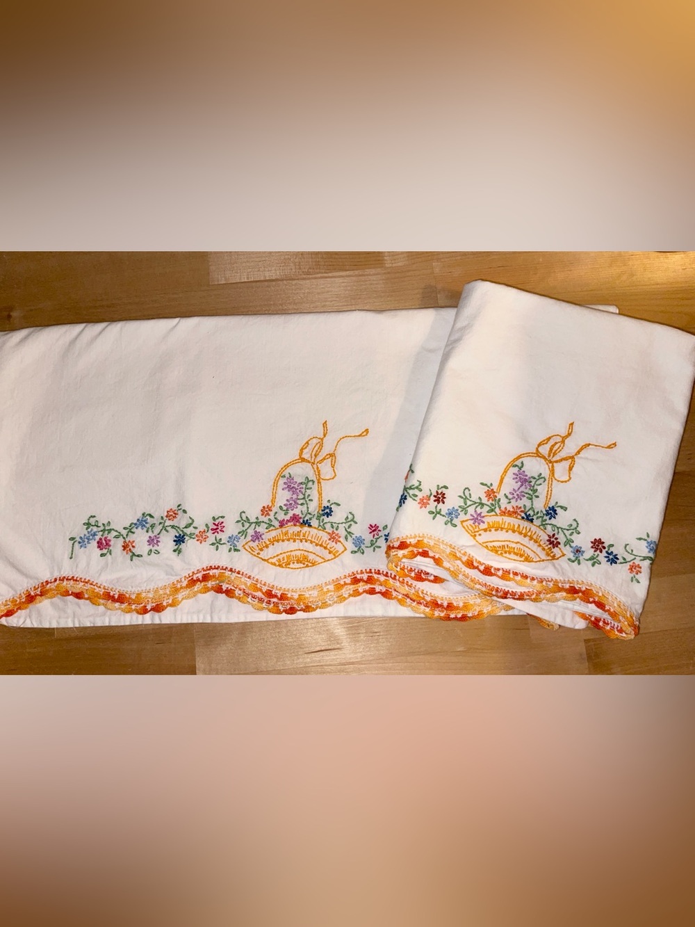 Vintage embroidered pillowcase set